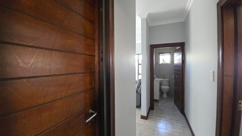 2 Bedroom Property for Sale in Gateway Manor North West